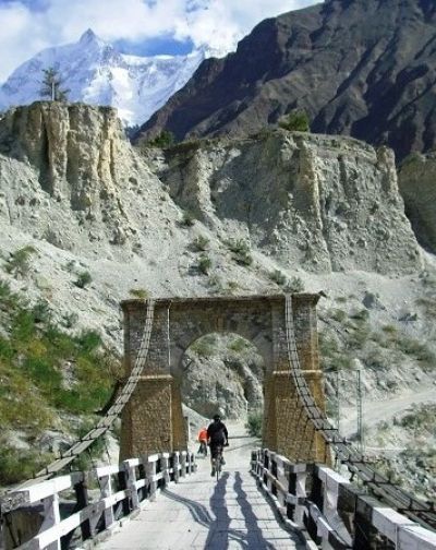 Bryan Pooley Cycling on the  tour with redspokes